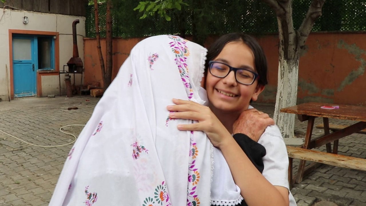 Foto - Yerde buldukları cüzdanı açınca şaşırdılar! Üç gençten takdir toplayan hareket