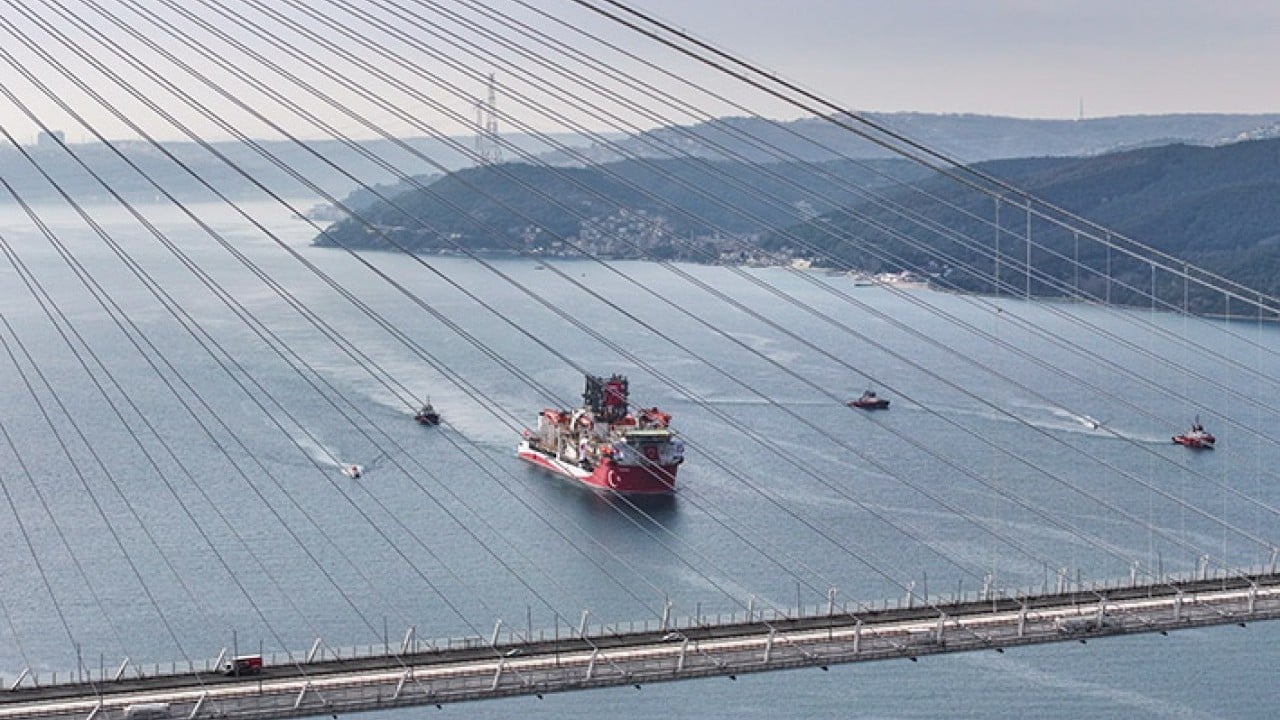 Foto - Milli sondaj gemimiz boğazdan 'Yıldırım' gibi geçti