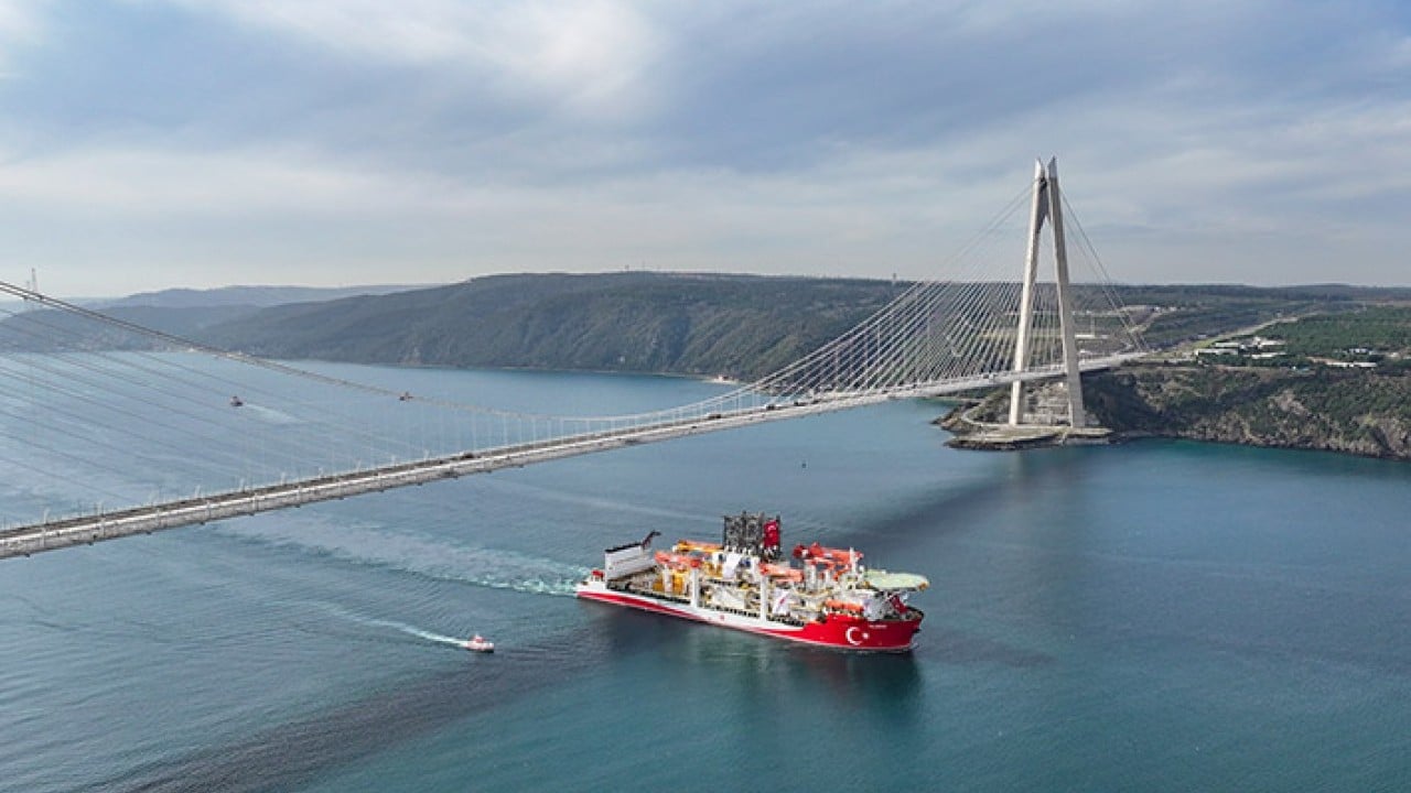 Foto - Milli sondaj gemimiz boğazdan 'Yıldırım' gibi geçti