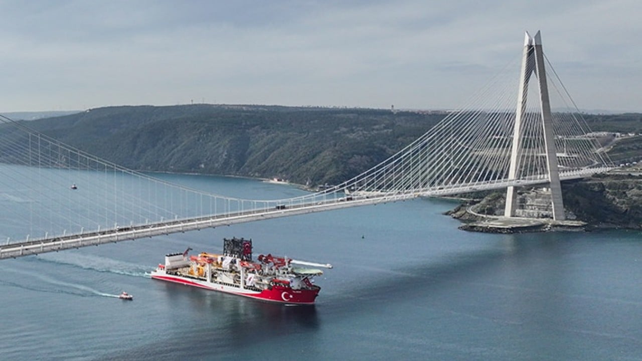 Foto - Milli sondaj gemimiz boğazdan 'Yıldırım' gibi geçti