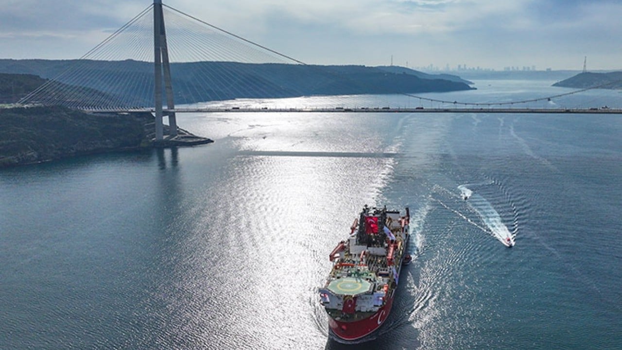 Foto - Milli sondaj gemimiz boğazdan 'Yıldırım' gibi geçti