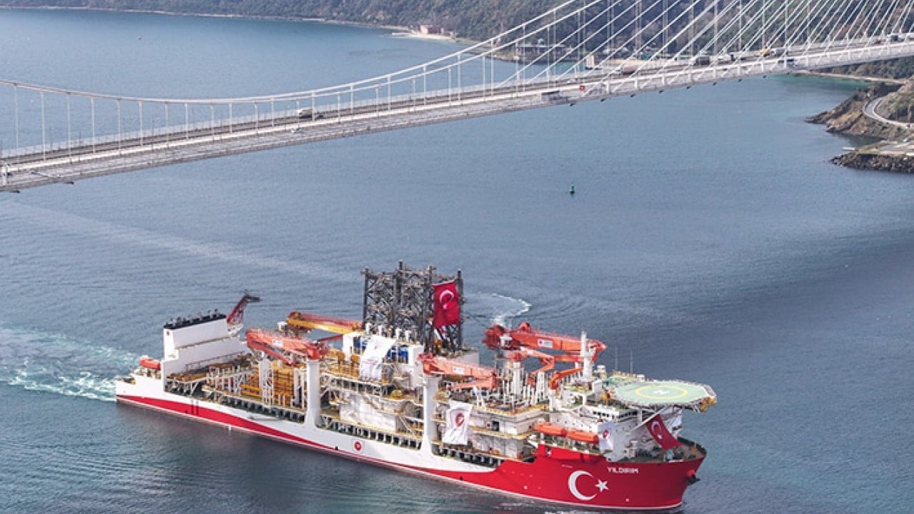 Foto - Milli sondaj gemimiz boğazdan 'Yıldırım' gibi geçti