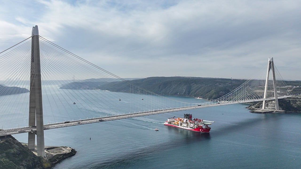 Foto - Milli sondaj gemimiz boğazdan 'Yıldırım' gibi geçti