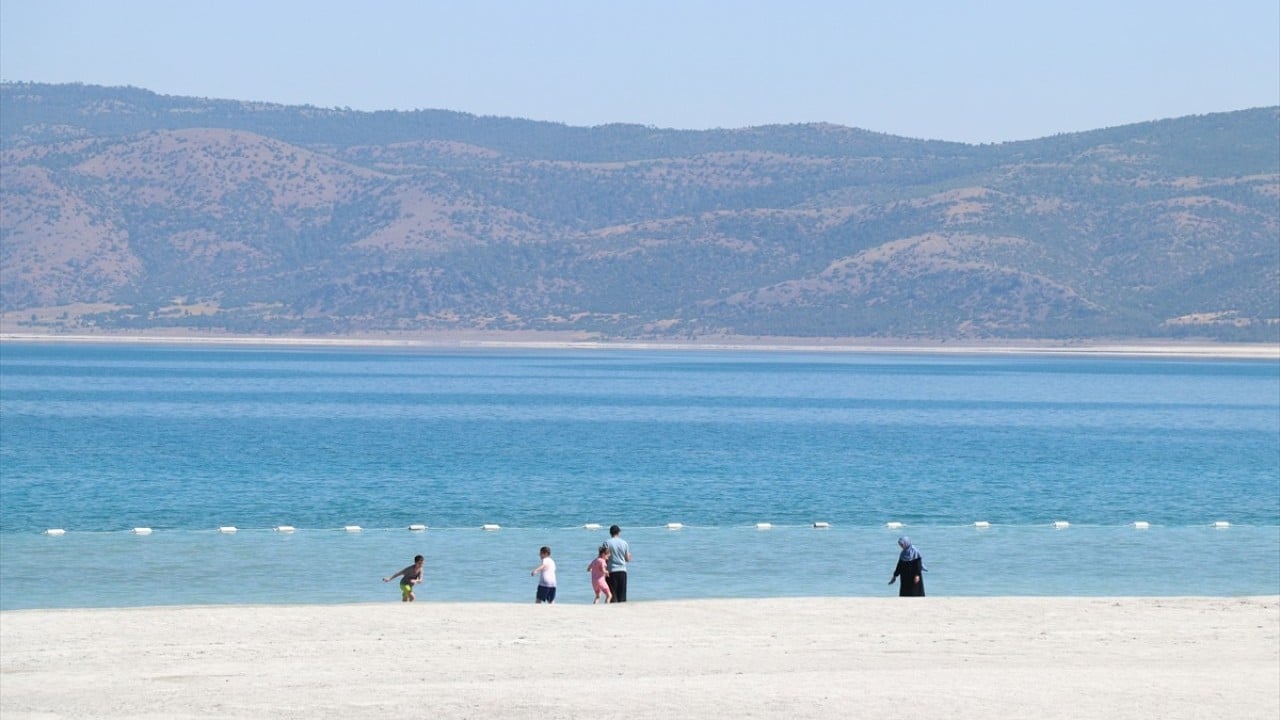 Foto - Yerli ve yabancı turistlerin gözde yeri! Salda Gölü'nde atlı jandarma ekibi göreve başladı