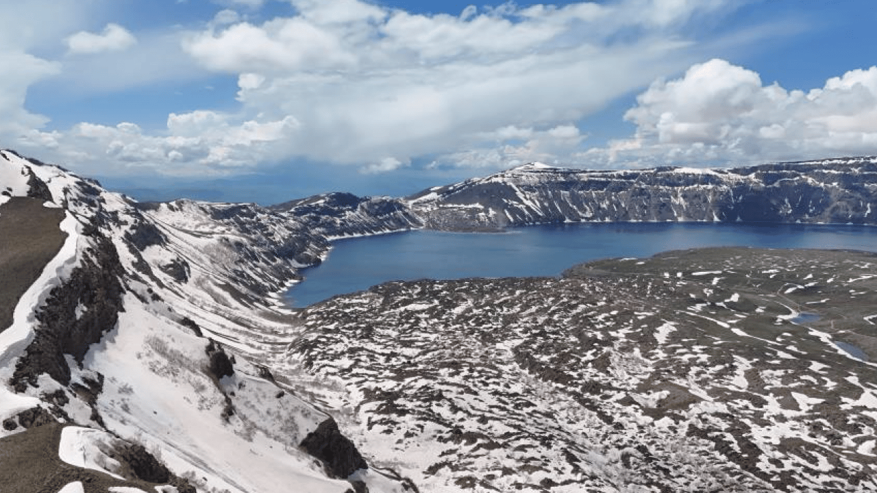 Foto - Yeryüzündeki doğa harikası: Nemrut Krateri'nde iki mevsim bir arada