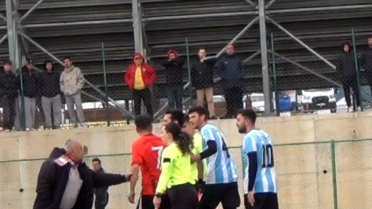 Foto - Yeşil sahada skandal ötesi hareket! Kulüp apar topar kapının önünde koydu!