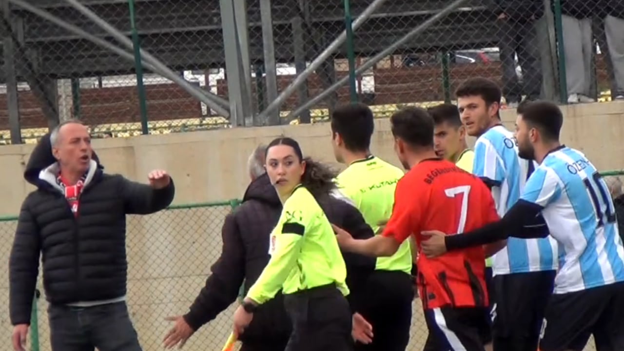Foto - Yeşil sahada skandal ötesi hareket! Kulüp apar topar kapının önünde koydu!