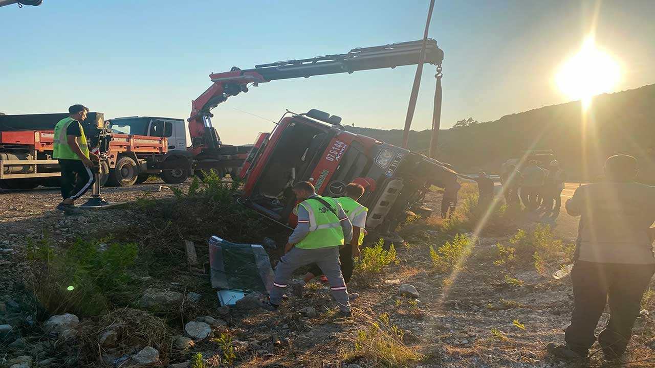 Foto - Yeşil vatan savunmasında korkutan kaza! Yangına koşan kahramanların aracı devrildi!