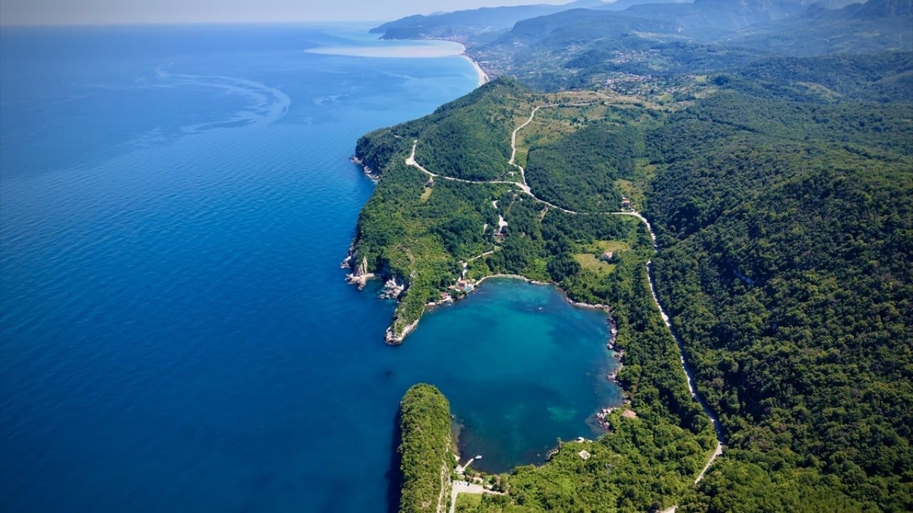 Foto - Yeşil ve mavi iç içe… Gideros Koyu doğal güzelliğiyle dikkat çekiyor 