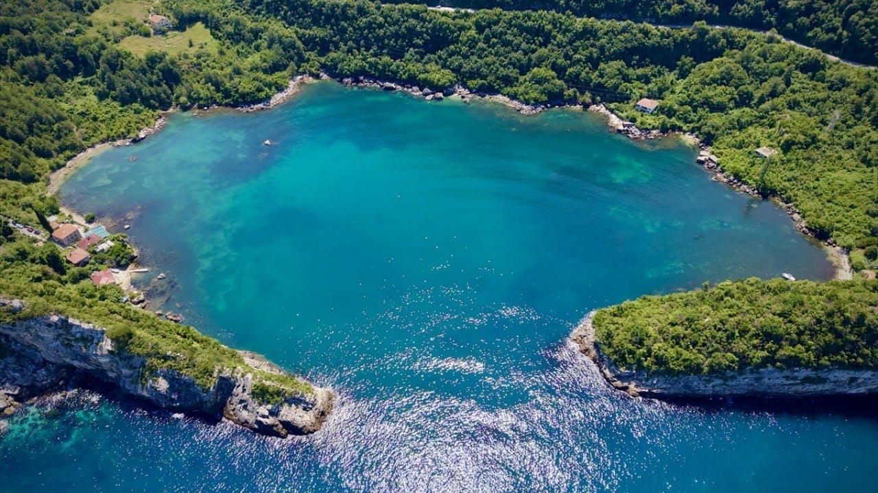 Foto - Yeşil ve mavi iç içe… Gideros Koyu doğal güzelliğiyle dikkat çekiyor 
