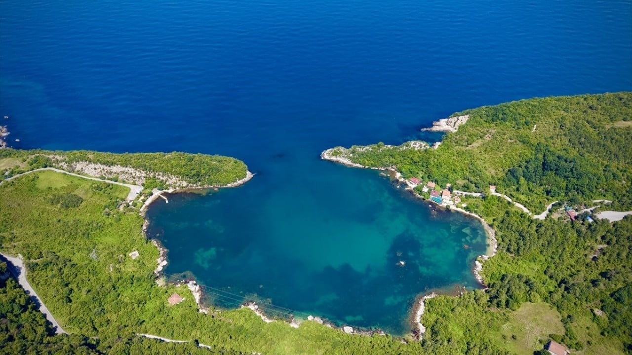 Foto - Yeşil ve mavi iç içe… Gideros Koyu doğal güzelliğiyle dikkat çekiyor 
