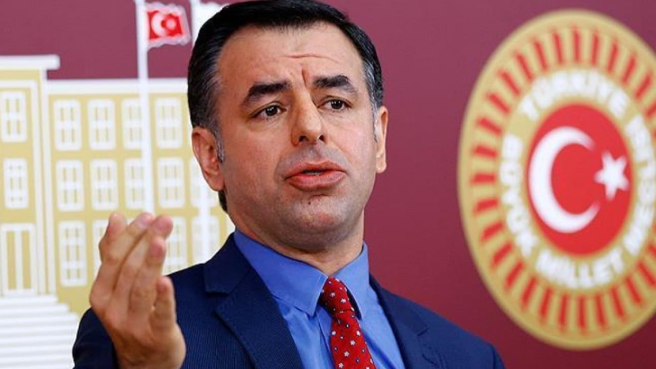 Foto - Yesinler senin demokrasi anlayışını! Diktatör Özgür o vekilleri hapse aldı