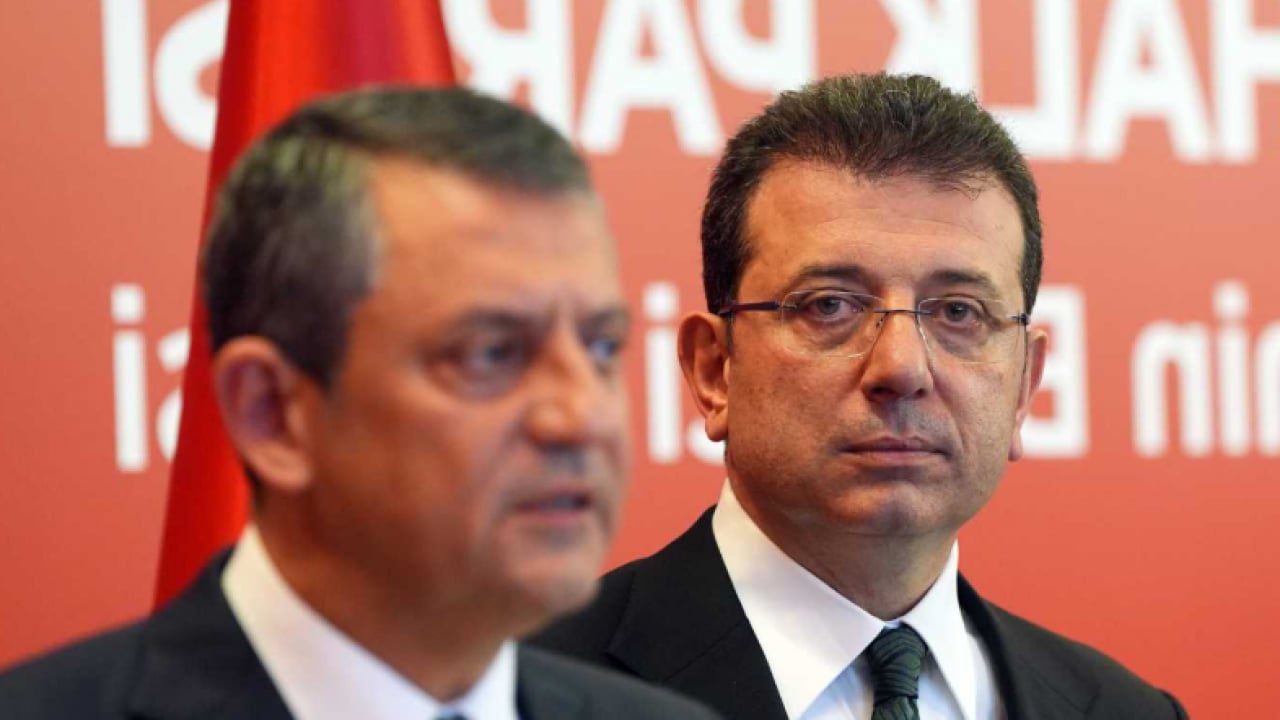 Foto - Yesinler senin demokrasi anlayışını! Diktatör Özgür o vekilleri hapse aldı