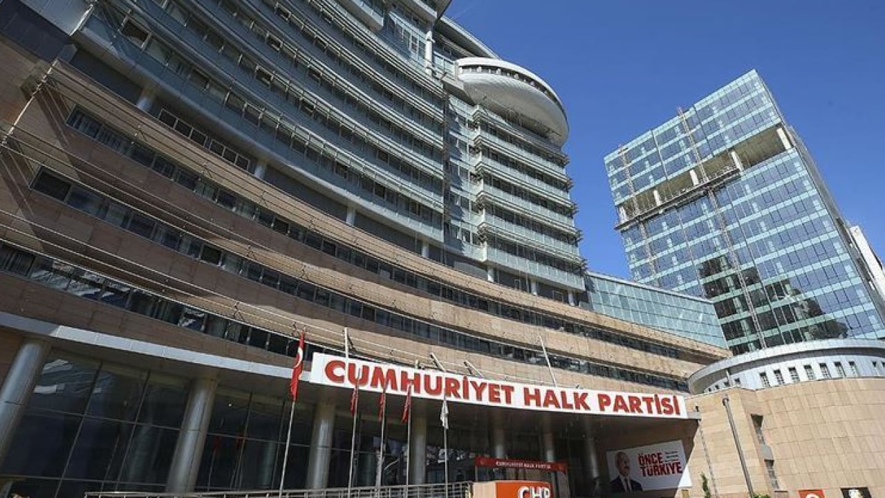 Foto - Yesinler senin demokrasi anlayışını! Diktatör Özgür o vekilleri hapse aldı