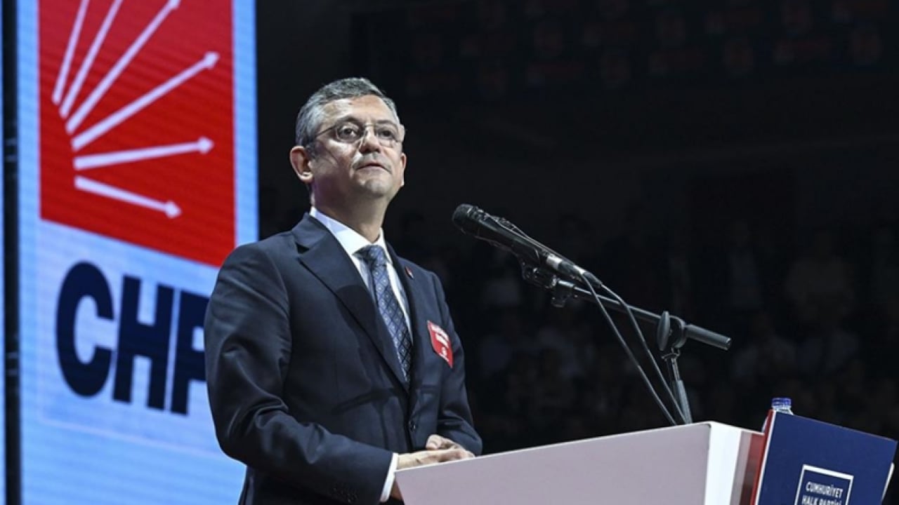 Foto - Yesinler senin demokrasi anlayışını! Diktatör Özgür o vekilleri hapse aldı