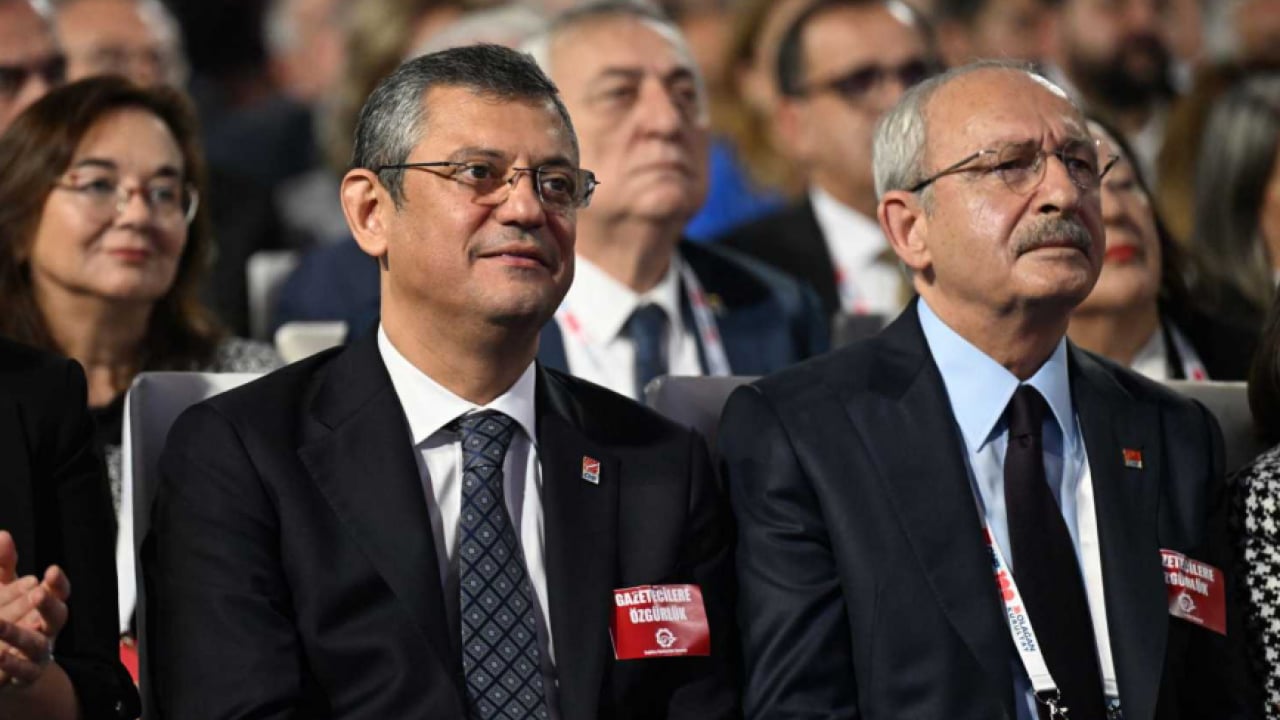 Foto - Yesinler senin demokrasi anlayışını! Diktatör Özgür o vekilleri hapse aldı