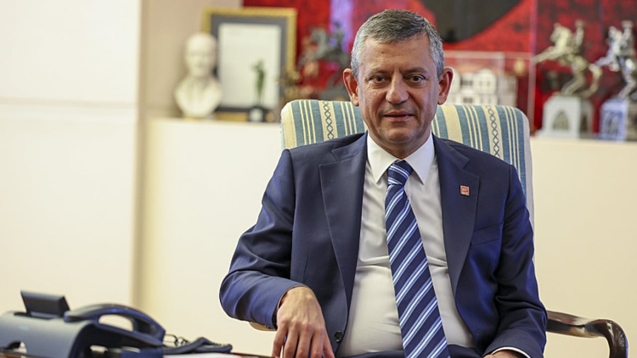 Foto - Yesinler senin demokrasi anlayışını! Diktatör Özgür o vekilleri hapse aldı