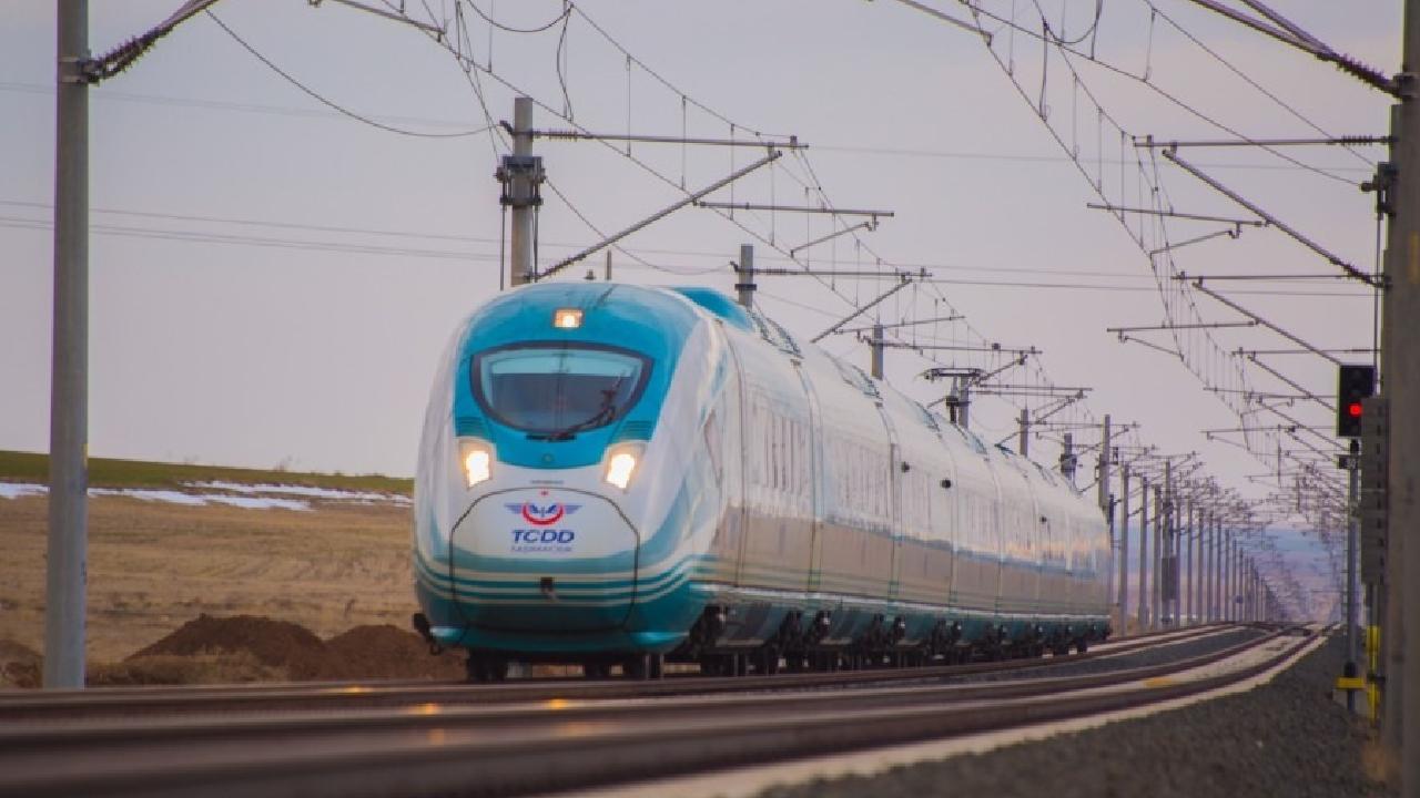 Foto - YHT, ana hat ve bölgesel trenlere yoğun ilgi! Yarıyıl tatili için kapasite artışına gidildi