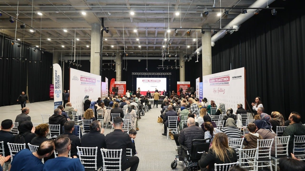 Foto - Yıkılmadık, birlikte ayağa kalktık: depremin izleri protez ve umutla siliniyor