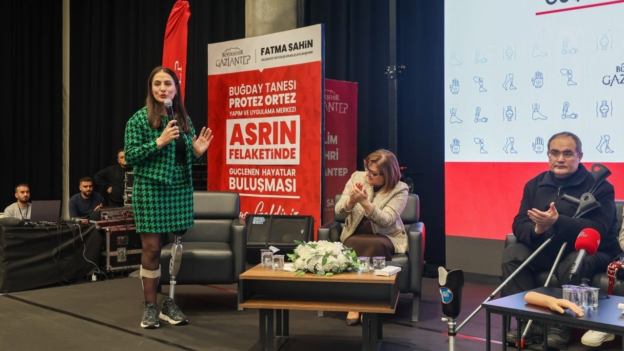 Foto - Yıkılmadık, birlikte ayağa kalktık: depremin izleri protez ve umutla siliniyor