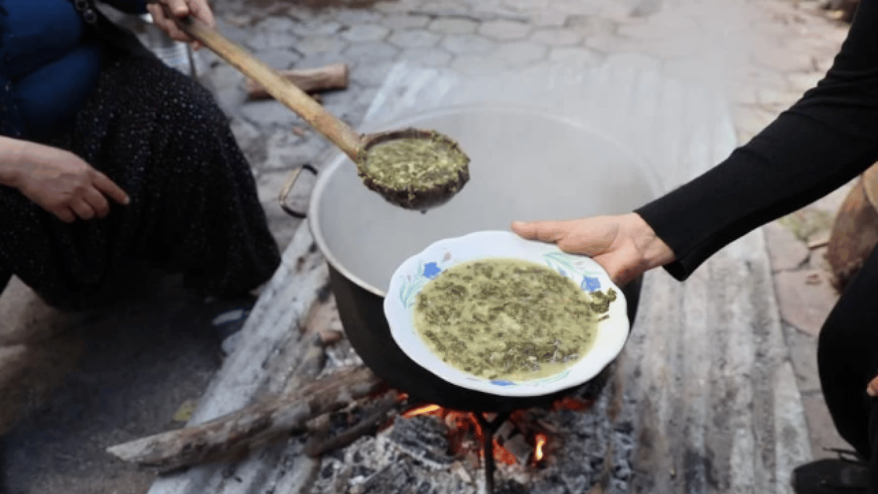 Foto - Yılda sadece iki ay toplanıyor! Doğada zehirli, piştiğinde şifalı oluyor