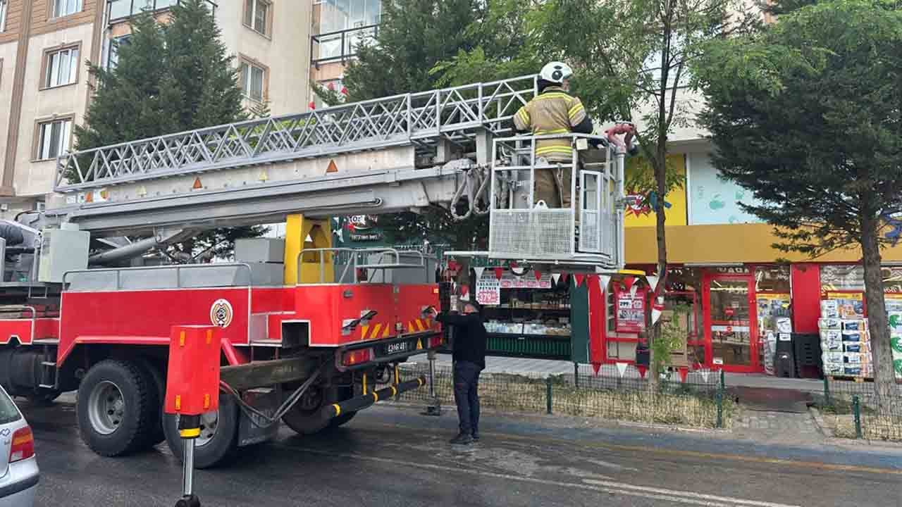 Foto - Yıldırım çatıyı vurdu: Alevler paniğe yol açtı