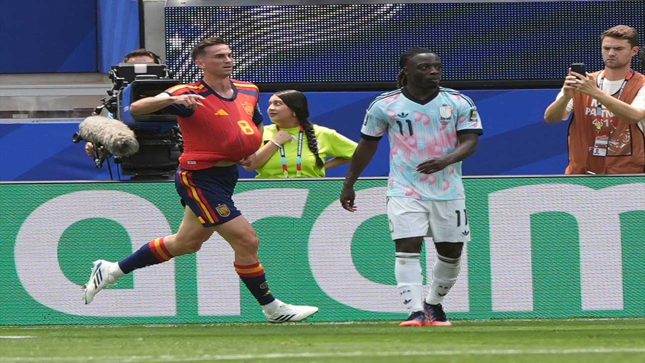 Foto - Yıldız futbolcu sahneye çıktı! İspanya yarı finale yükseldi
