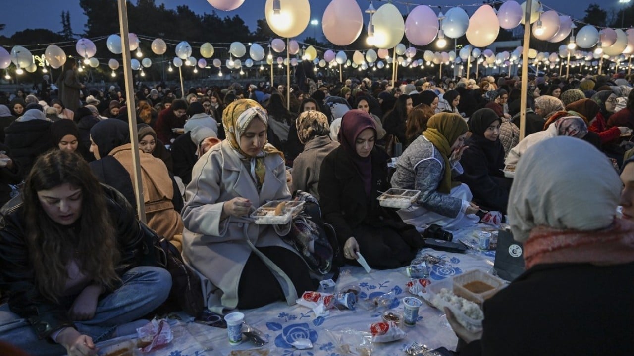 Foto - Yıldız Teknik Üniversitesi'nde binlerce öğrenci geleneksel iftarda buluştu 