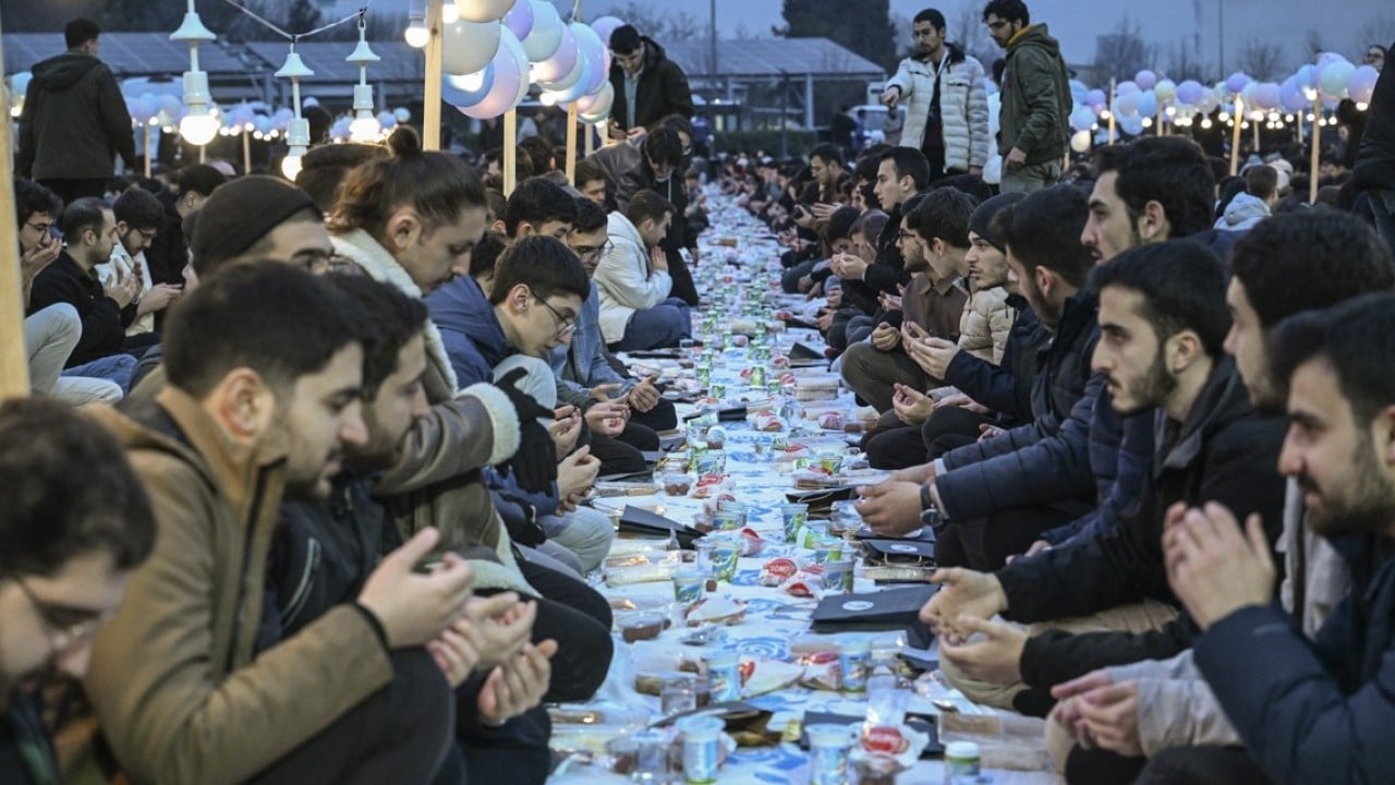 Foto - Yıldız Teknik Üniversitesi'nde binlerce öğrenci geleneksel iftarda buluştu 
