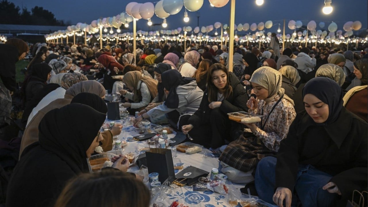 Foto - Yıldız Teknik Üniversitesi'nde binlerce öğrenci geleneksel iftarda buluştu 