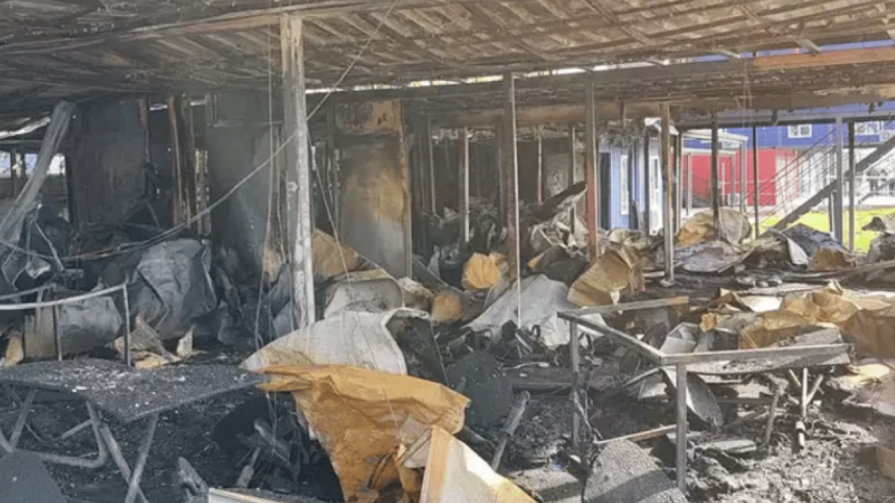 Foto - Yıldız Teknik Üniversitesi’nde korkutan yangın: Kulüp konteynerleri kül oldu