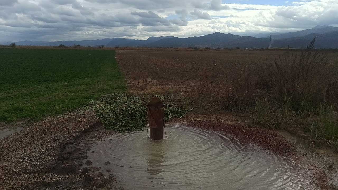 Foto - Yıllar önce yapılan kuyudan fışkırmaya başladı! Bölge sakinleri neler olduğuna anlam veremedi