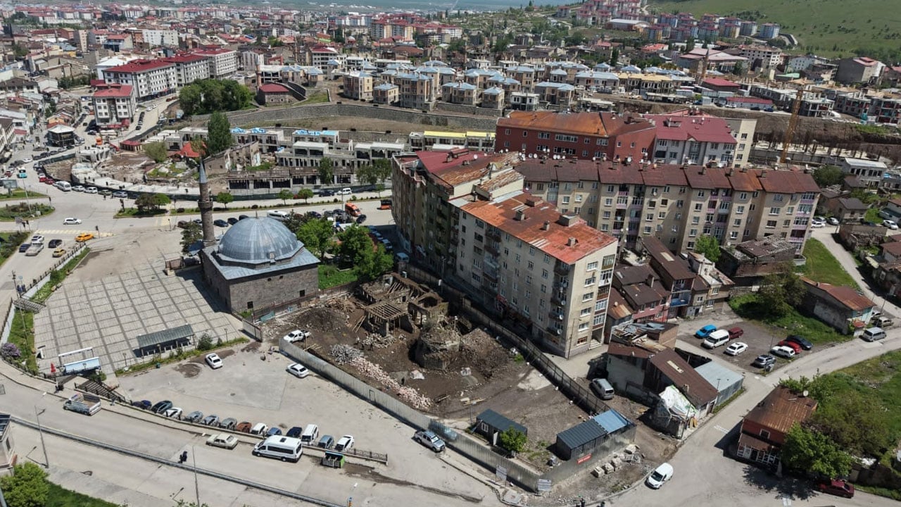 Yıllarca yapıların arasında kalmıştı! 14. yüzyıl mirası gün yüzüne çıkıyor