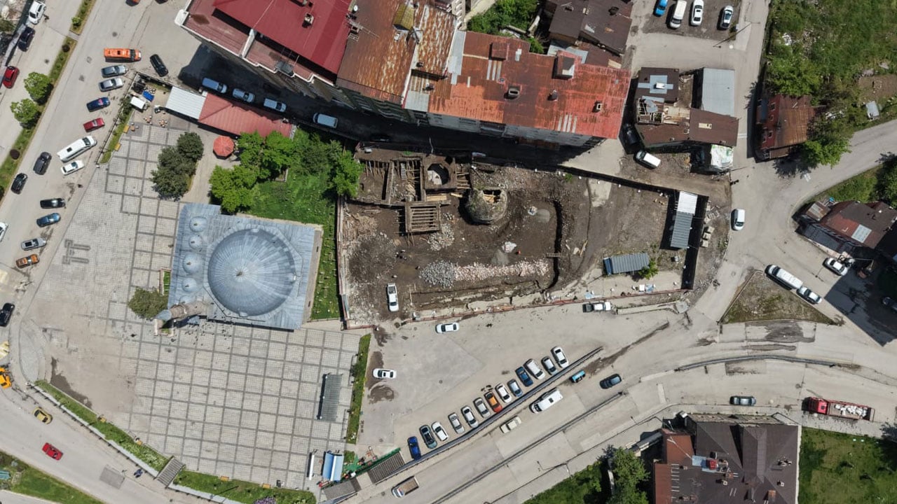 Foto - Yıllarca yapıların arasında kalmıştı! 14. yüzyıl mirası gün yüzüne çıkıyor