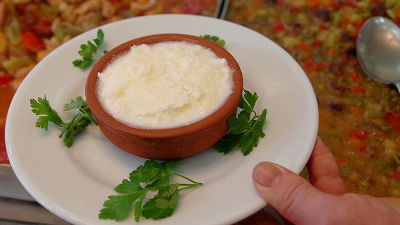 Foto - Yıllardır bilmeden meğer çöpe atıyorduk: Yoğurdun en değerli kısmı altı! Yoğurdun suyunu dökmeyin 