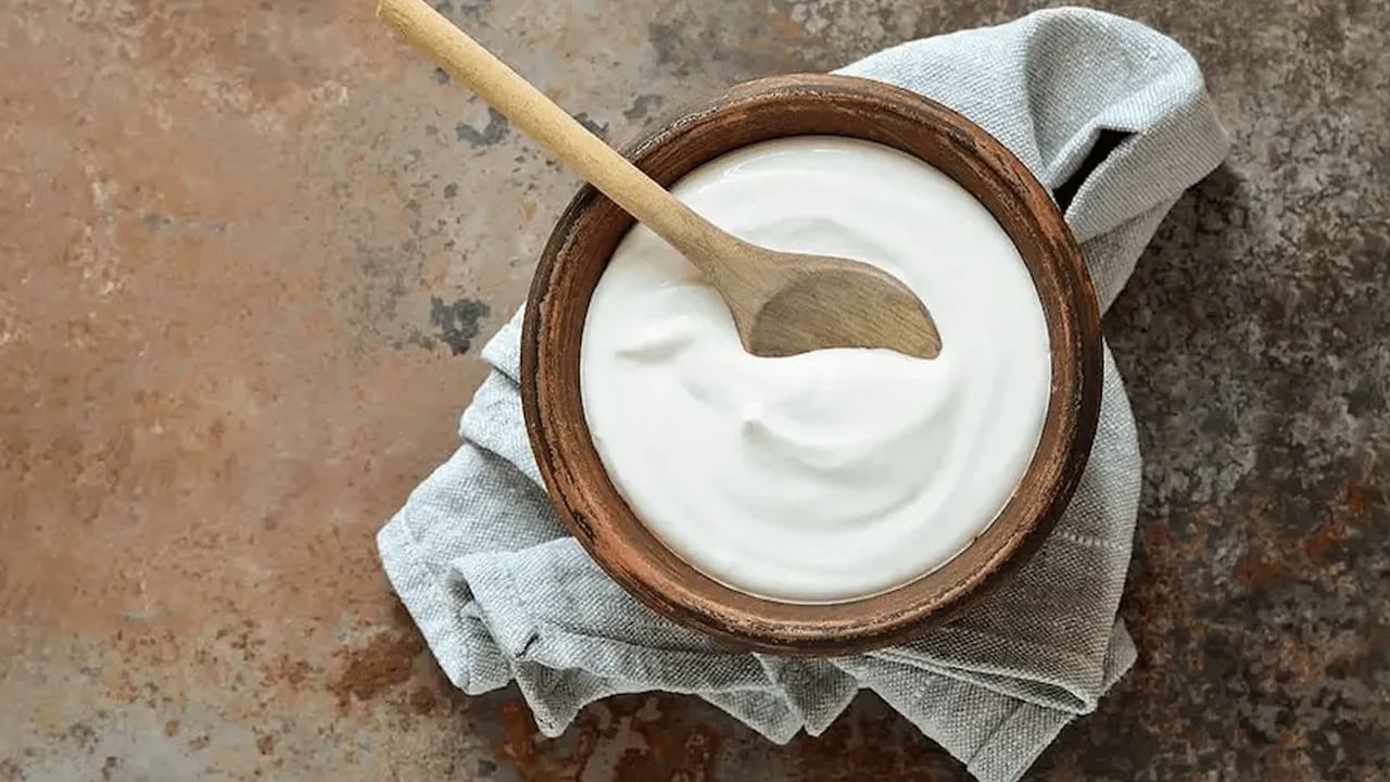 Yıllardır bilmeden meğer çöpe atıyorduk: Yoğurdun en değerli kısmı altı! Yoğurdun suyunu dökmeyin 