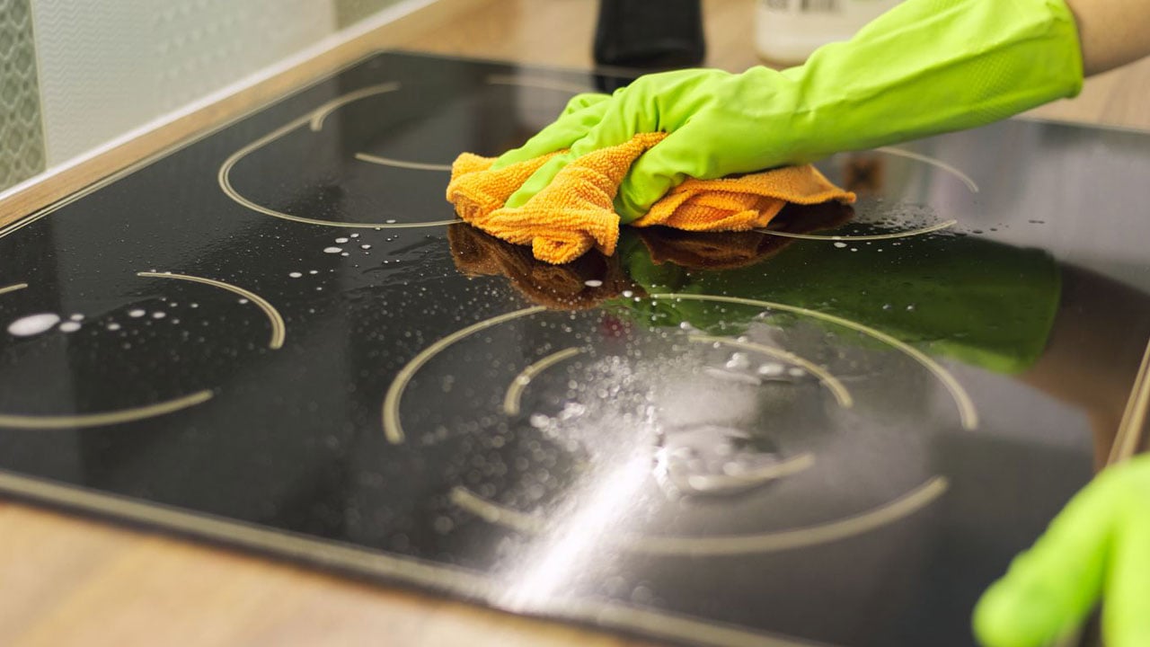 Foto - Yıllardır yanlış temizliyoruz! Cam ocak parlamıyorsa nedeni bu olabilir