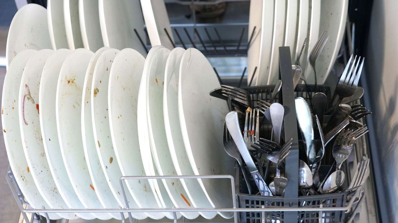 Foto - Yıllardır yanlış yerleştiriyoruz! Bulaşık makinesinde çatal bıçak bu şekilde yıkanmalıymış