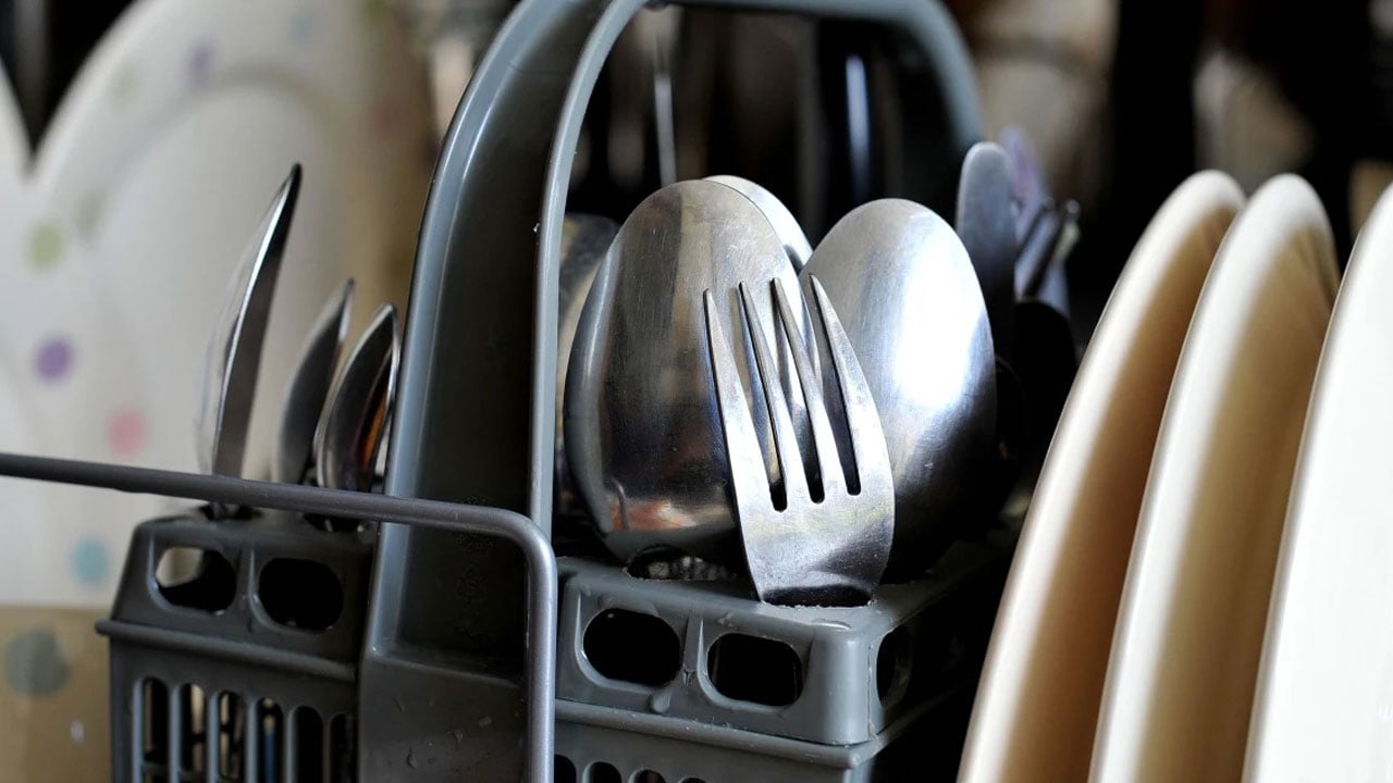 Foto - Yıllardır yanlış yerleştiriyoruz! Bulaşık makinesinde çatal bıçak bu şekilde yıkanmalıymış