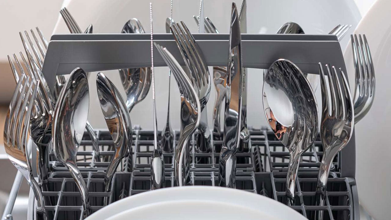 Foto - Yıllardır yanlış yerleştiriyoruz! Bulaşık makinesinde çatal bıçak bu şekilde yıkanmalıymış