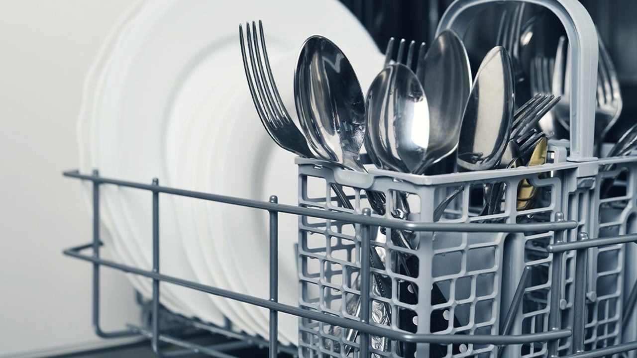Yıllardır yanlış yerleştiriyoruz! Bulaşık makinesinde çatal bıçak bu şekilde yıkanmalıymış