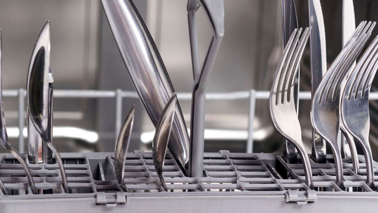 Foto - Yıllardır yanlış yerleştiriyoruz! Bulaşık makinesinde çatal bıçak bu şekilde yıkanmalıymış