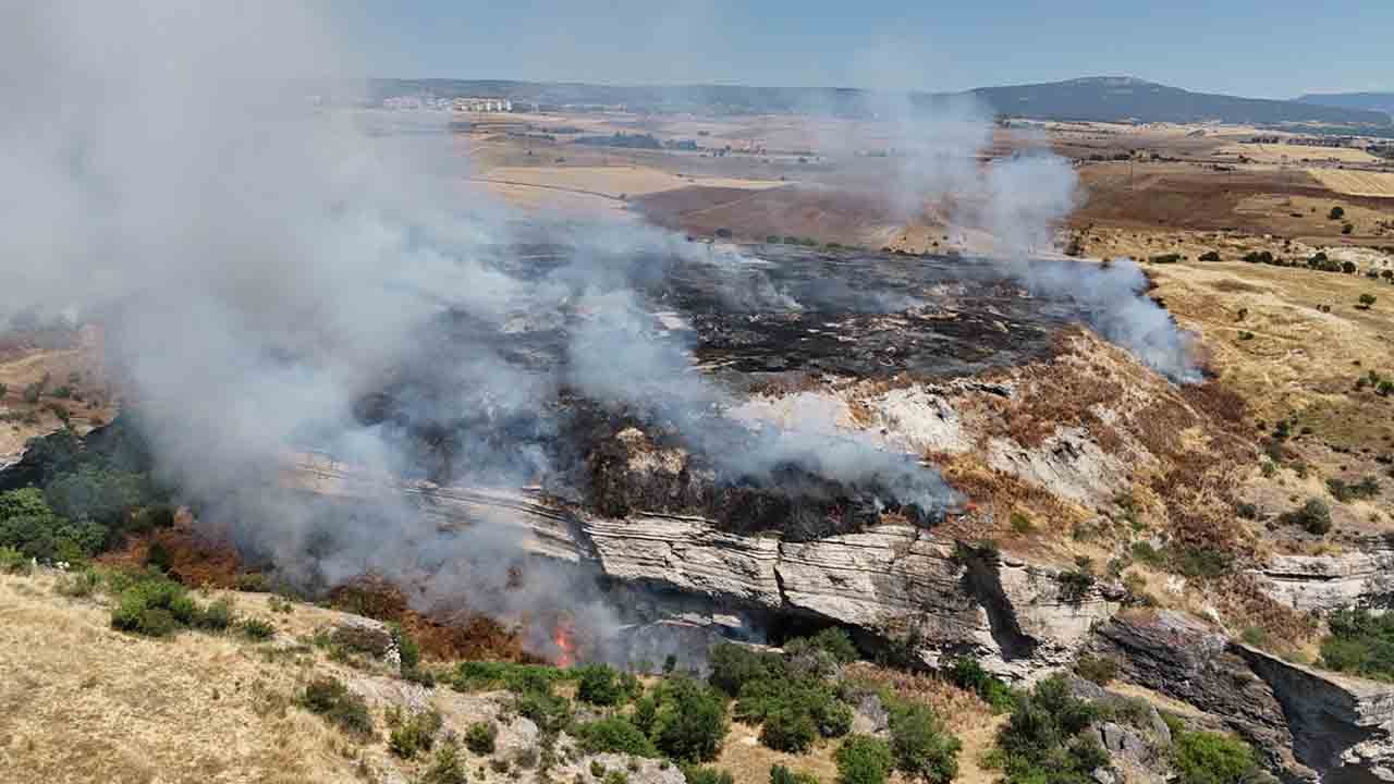 Foto - Yine anız yakıldı: Safranbolu’da yangına müdahale ediliyor