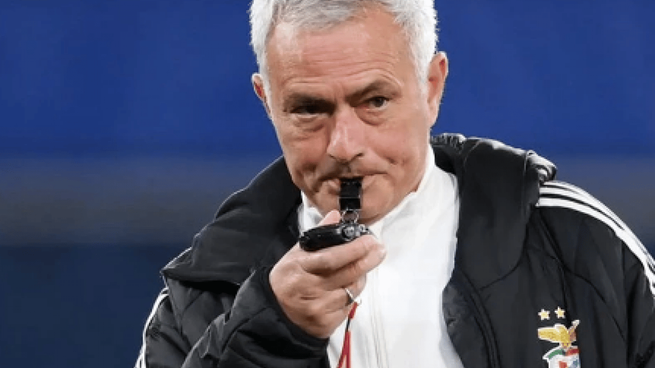 Foto - Yine Jose Mourinho yine olay! Maç oynanırken öyle bir şey yaptı ki...