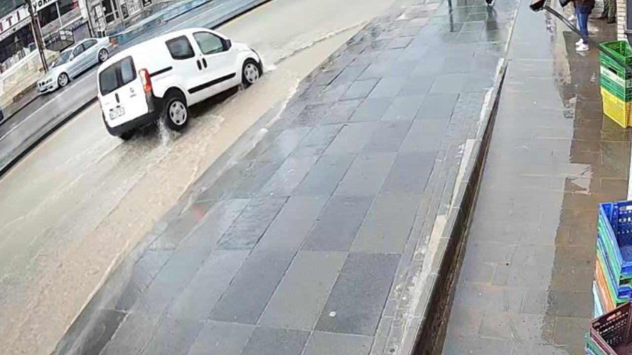 Foto - Yine yağmur, yine aynı çile! CHP'li metropoller sağanağa teslim