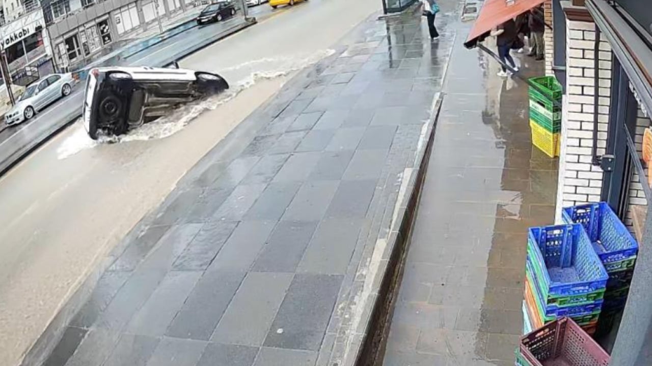 Foto - Yine yağmur, yine aynı çile! CHP'li metropoller sağanağa teslim