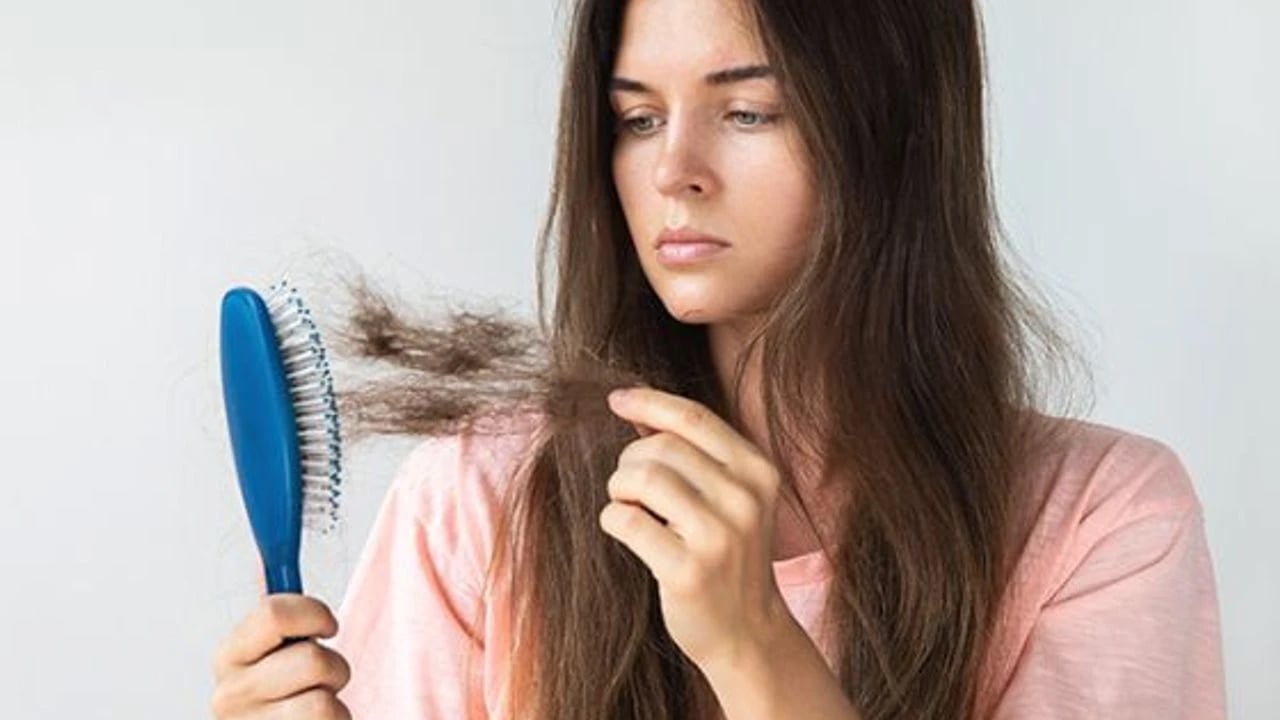 Yoğun saç dökülmesine karşı etkili önlemler böyle oluyor! Araştırma sonucu açıklandı: Yoğun stresin etkisi çıktı