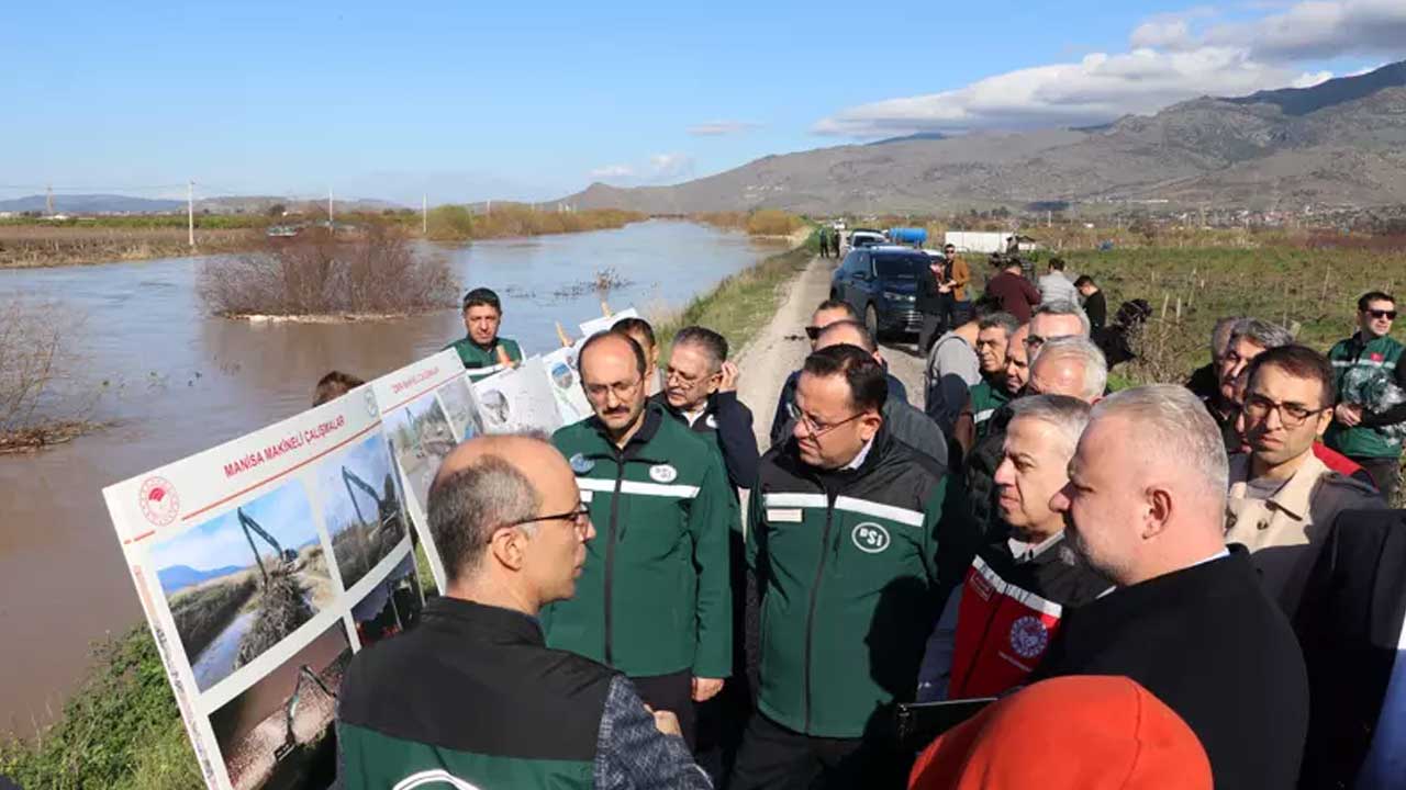 Foto - Yoğun yağış 18 ili vurdu! Devlet 604 iş makinesi ve 881 personelle sahada