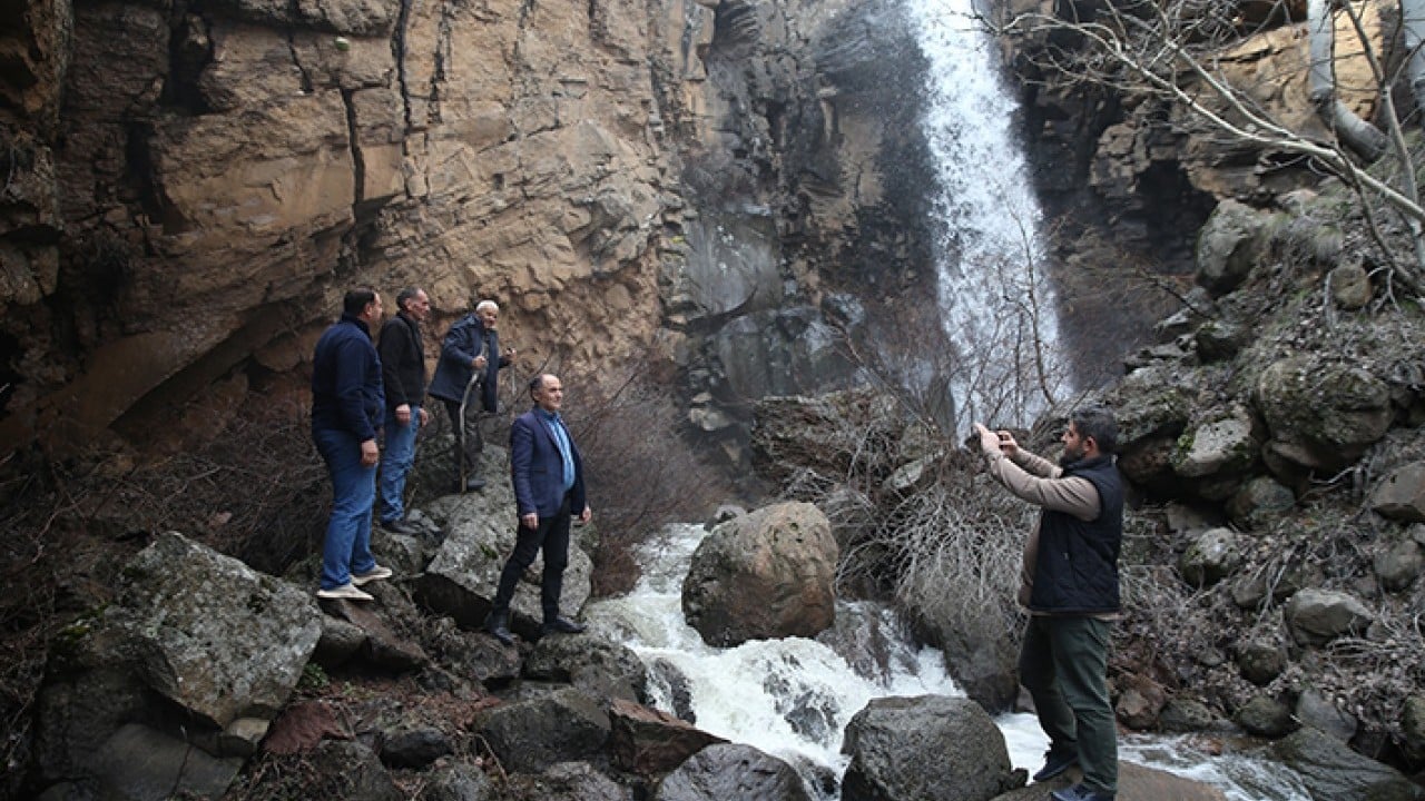 Foto - Yoğun yağışlar canlandırdı 10 yıl suya hasret kalan şelale gürül gürül aktı