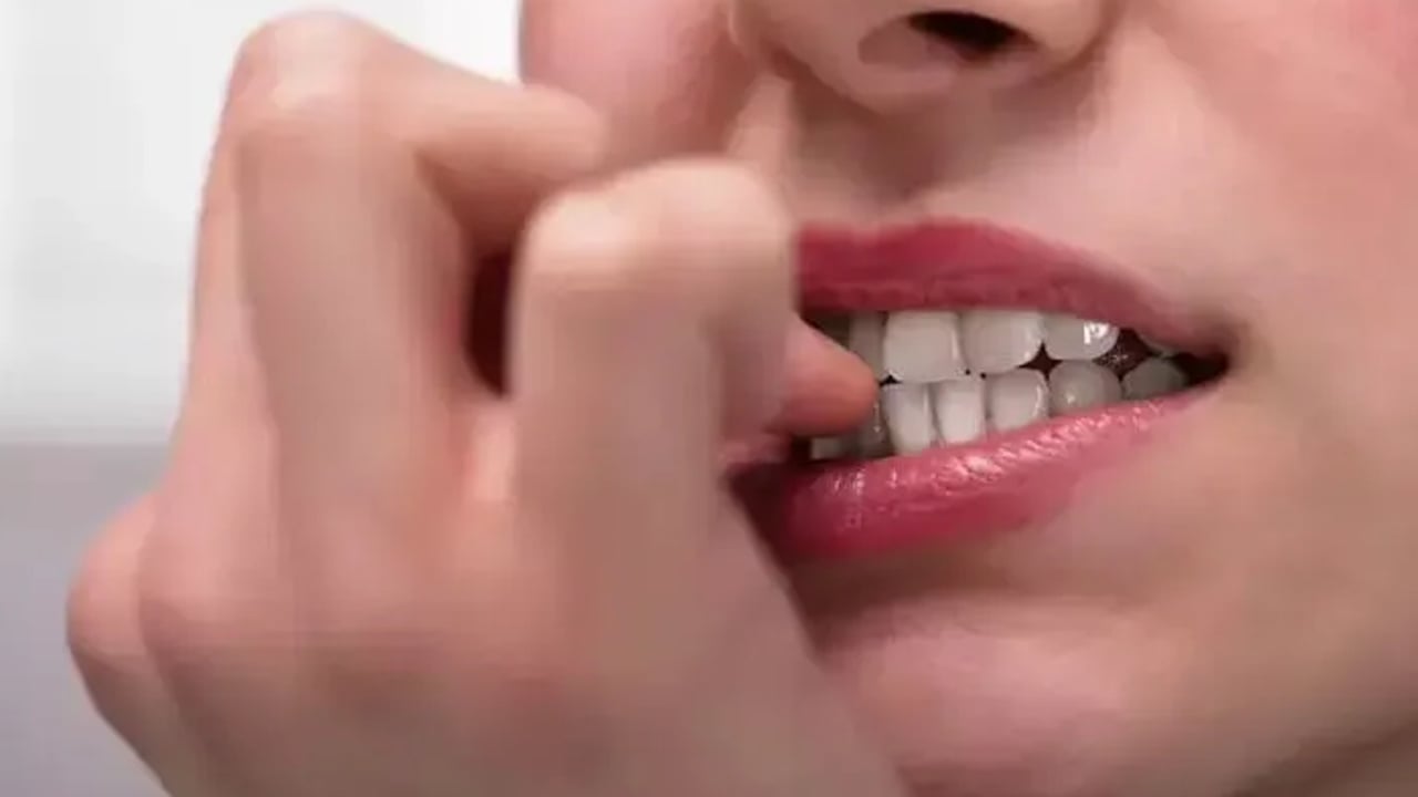 Foto - Yoğunluğu yaşanıyor! Uzmanlardan sık temas halinde tırnak iltihabı artırır açıklaması! Tırnak yemek neyin belirtisi olabilir? 